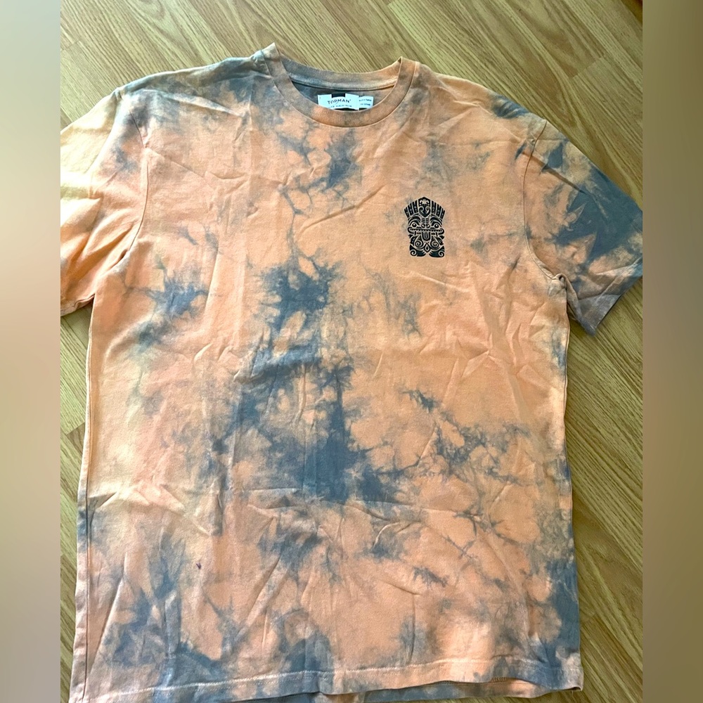 NWT- TOPMAN men’s tie dye tee with print.